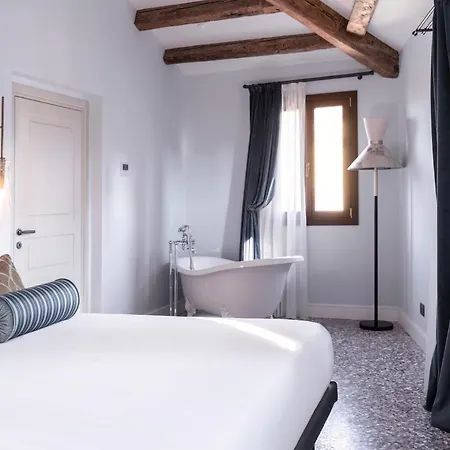 Be Mate Ponte Di Rialto Aparthotel 4*